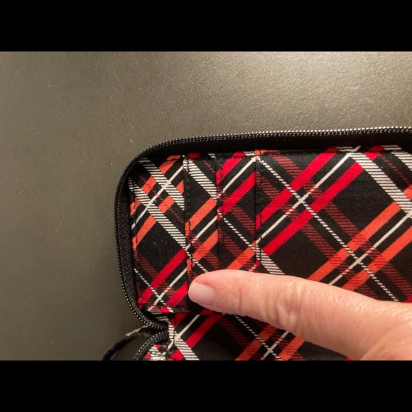 Vera Bradley Wristlet Wallet (2). - Picture 4 of 16